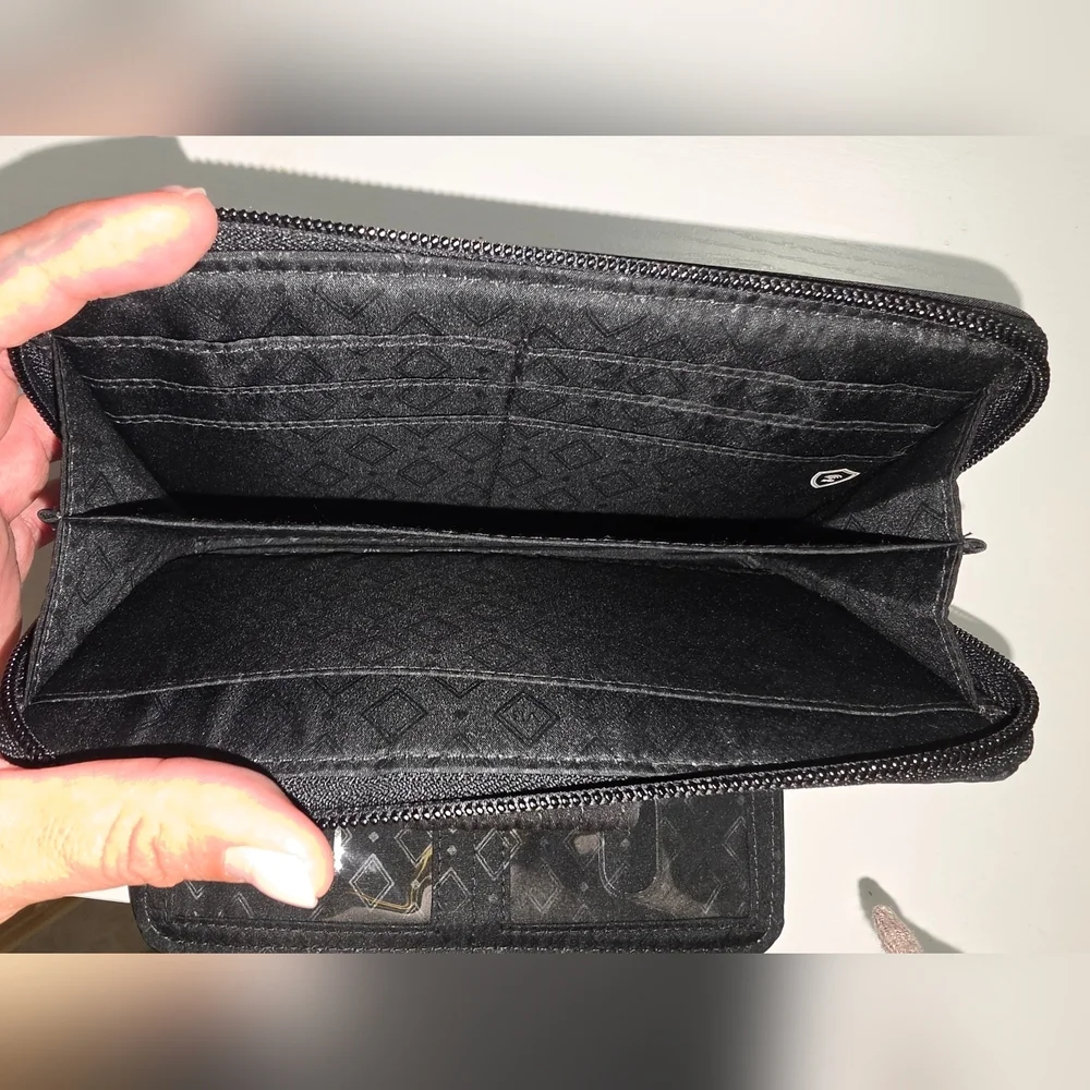 Vera Bradley | Black Quilted Wallet with Silver Clasp - Picture 6 of 7